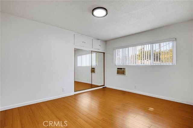 Building Photo - 6643 De Longpre Ave