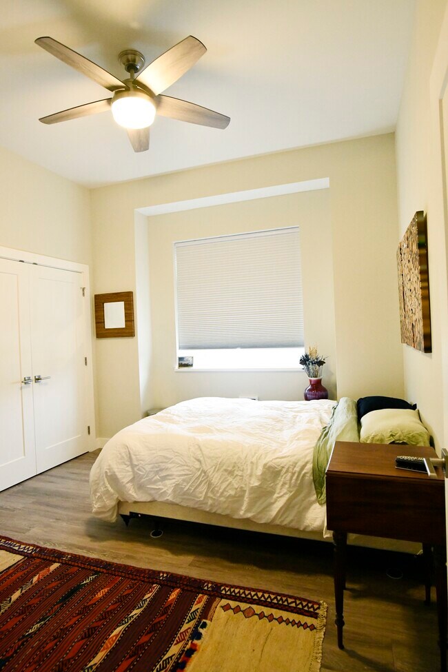 Guest Room - 4443 Decatur Dr
