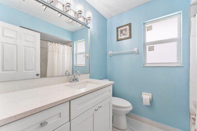 Building Photo - 1622 SW Realty St