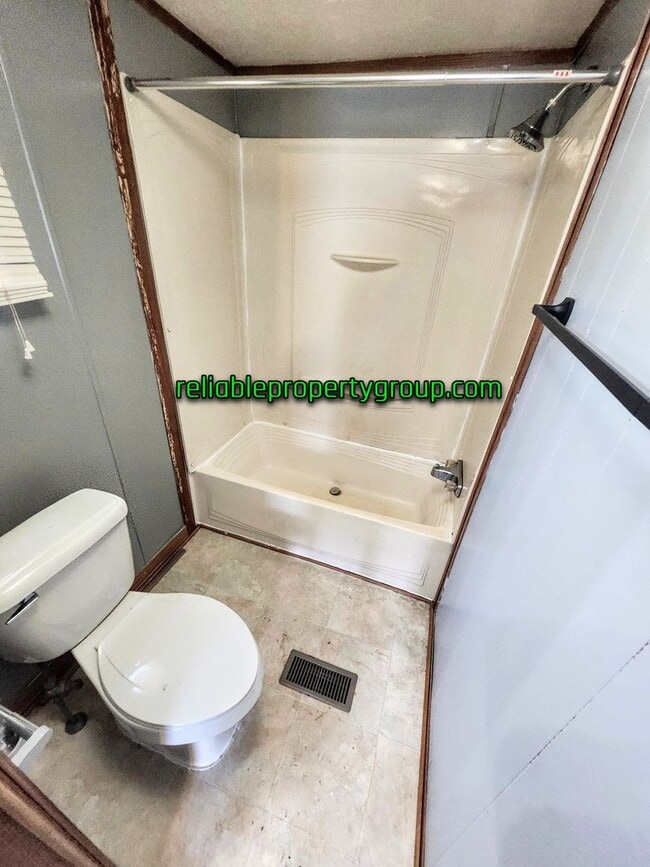 Building Photo - New Listing!!