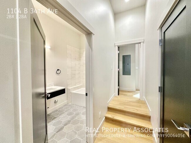 Building Photo - 1104 B 34th Ave