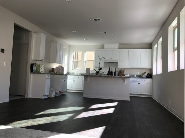 Building Photo - 14111 W Birch Ln