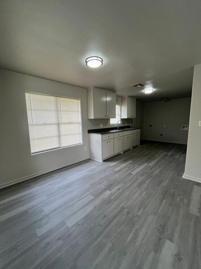 Building Photo - Home for Rent