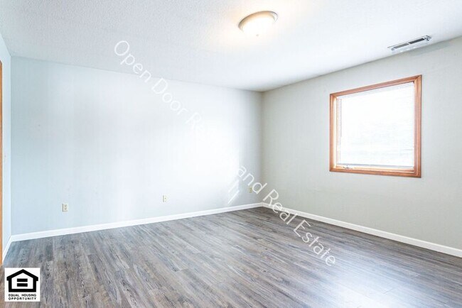 Building Photo - 1420 Flagstone Dr