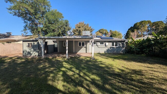 Building Photo - Less Than 1 Mile to ASU! 3 Bed / 2 Bath with Bonus room that can be an office or 4th bedroom!