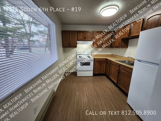 Building Photo - 2 Bedroom Apartment Close to Mall