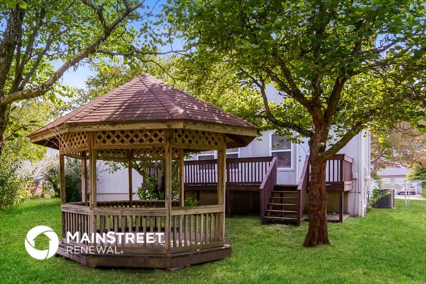 Building Photo - 102 S Janell Dr