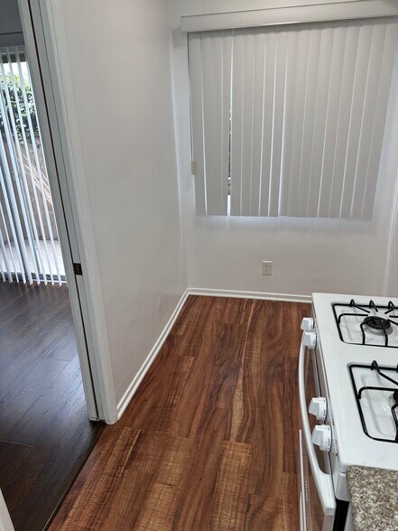 Building Photo - 1722 S Barrington Ave