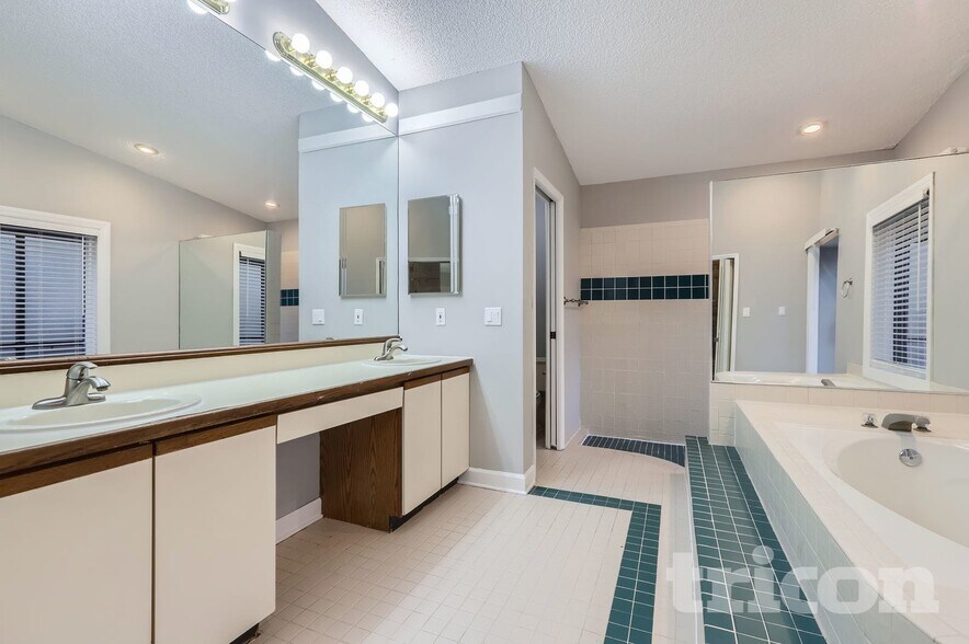 Building Photo - 1736 Pine Creek Ct