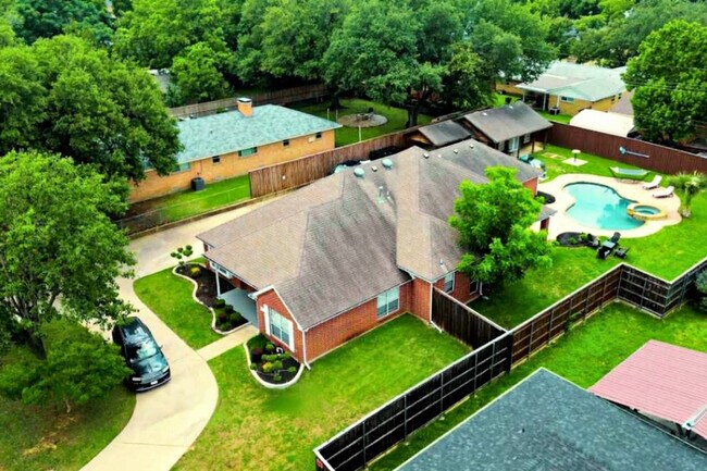Building Photo - 913 Tipton Rd