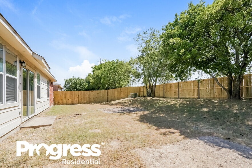 Building Photo - 1519 Columbia Dr