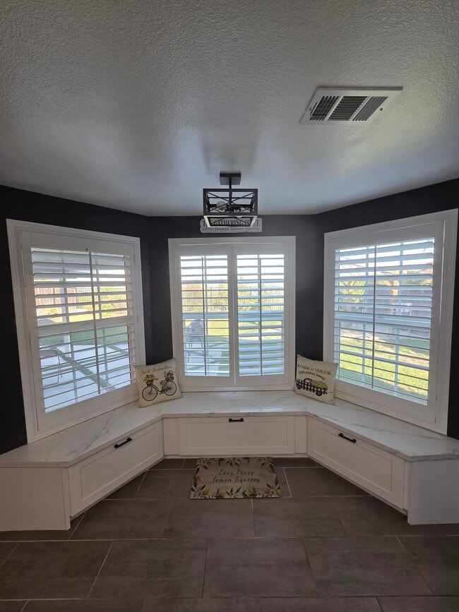 Building Photo - 22 Ridge Crest Cir