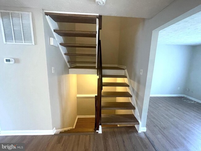 Building Photo - 4216 Dunwood Terrace