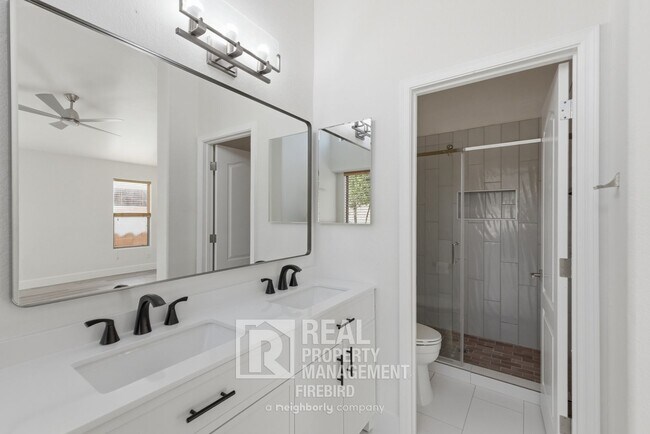 Building Photo - 2420 W Blue Sky Dr