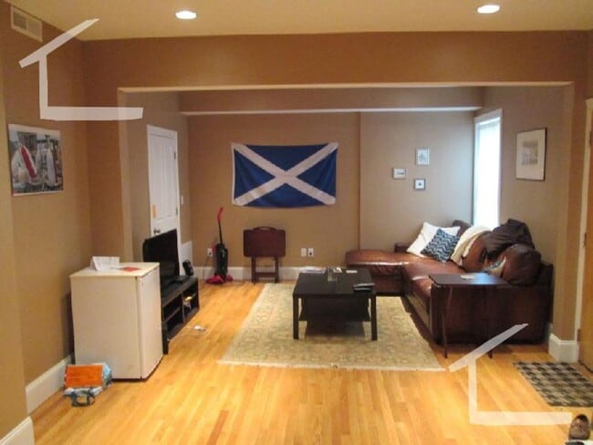 Building Photo - HUge 4 bed in Brookline