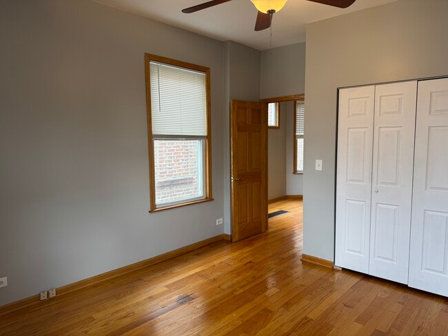 Building Photo - 1419 W Sunnyside Ave
