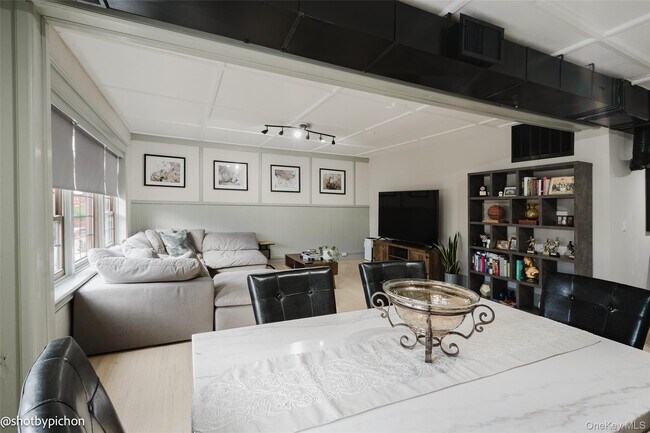 Building Photo - 4 Raymond Ave