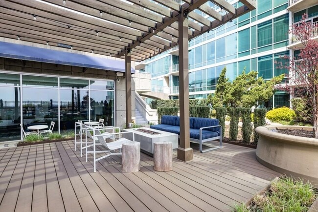 Building Photo - 943 Peachtree St NE