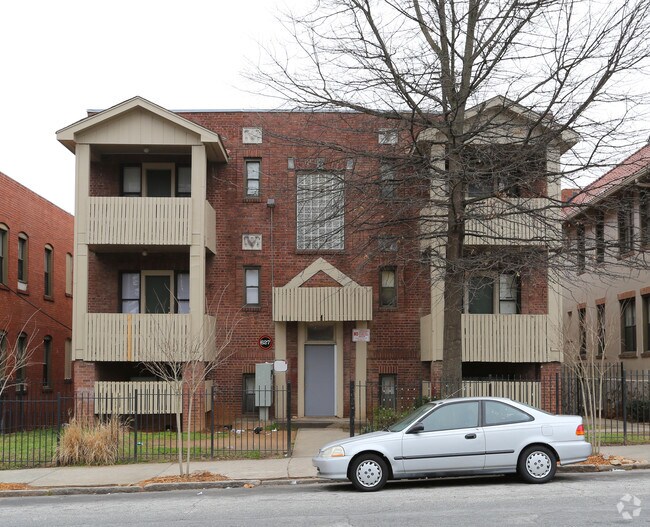 Building Photo - 627 NE Parkway Dr