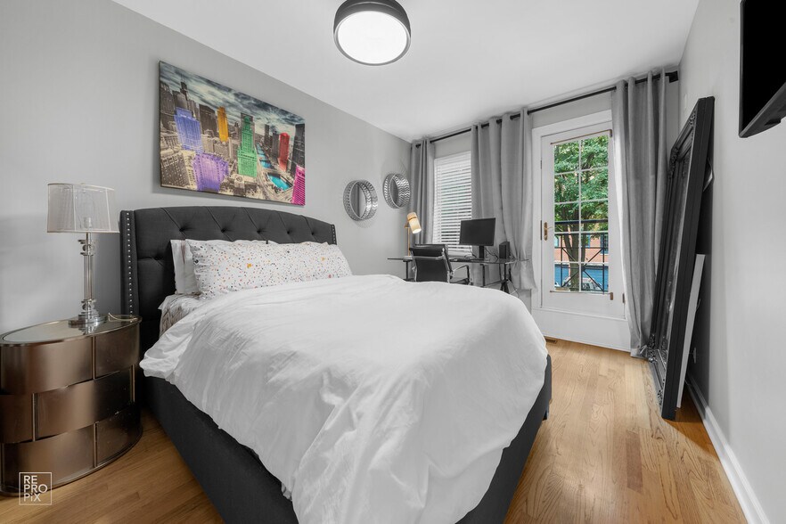 Building Photo - 355 W Superior St