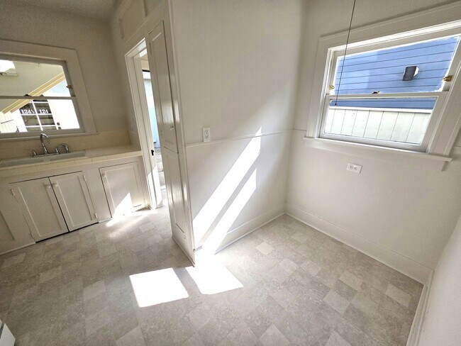 Building Photo - 124-128 Breeze Ave.-126