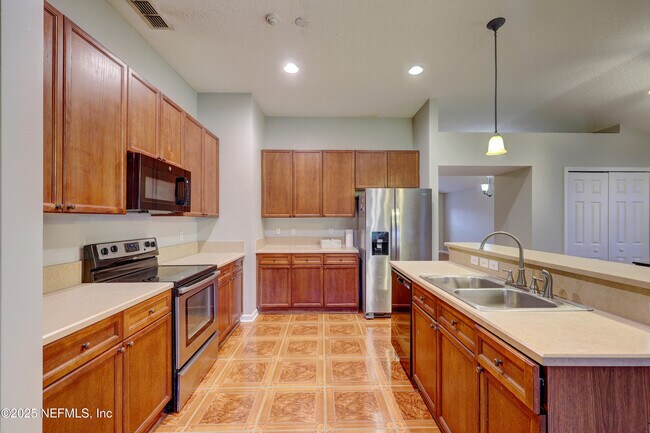 Building Photo - 3382 Chapel Ct