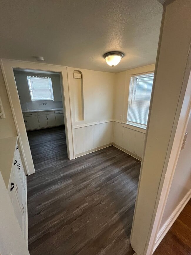 Building Photo - Available Now!!  Gorgeous home! 4 Beds, 1.5 Baths near UMKC! $2100