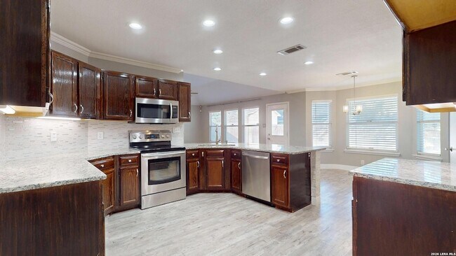 Building Photo - 1009 Crimson Cove Dr