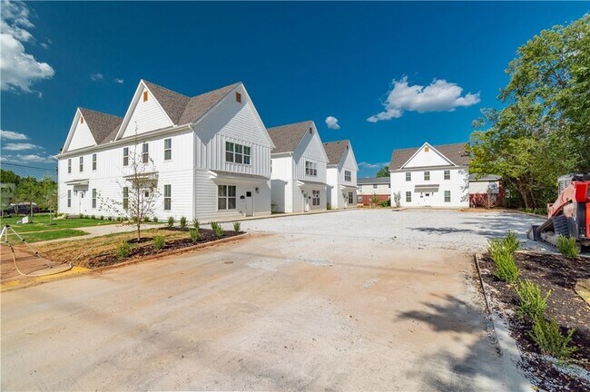 Building Photo - 1664 N Leverett Ave