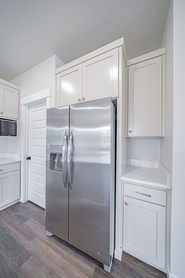 Building Photo - 2988 Huntshire Ave