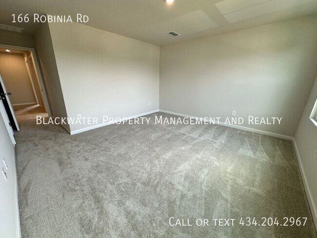 Building Photo - 166 Robinia Rd