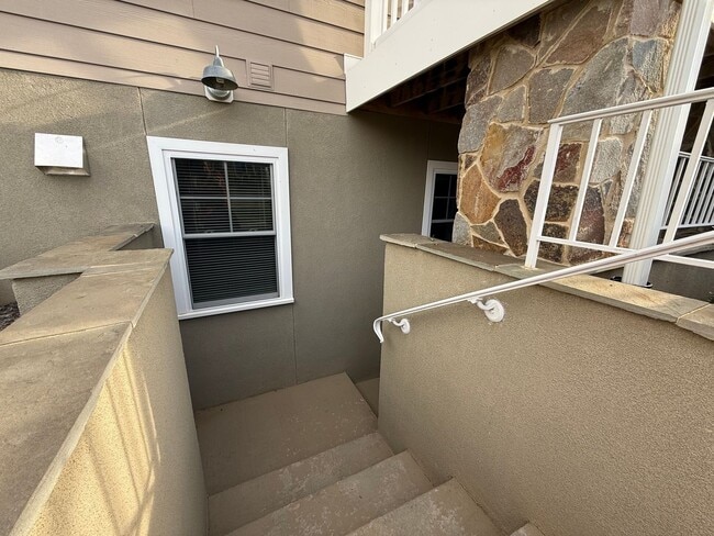 Building Photo - 514-B Trailside Avenue - Cozy 1BR Apartment on Pantops!