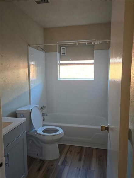 Building Photo - 2102 Euclid St