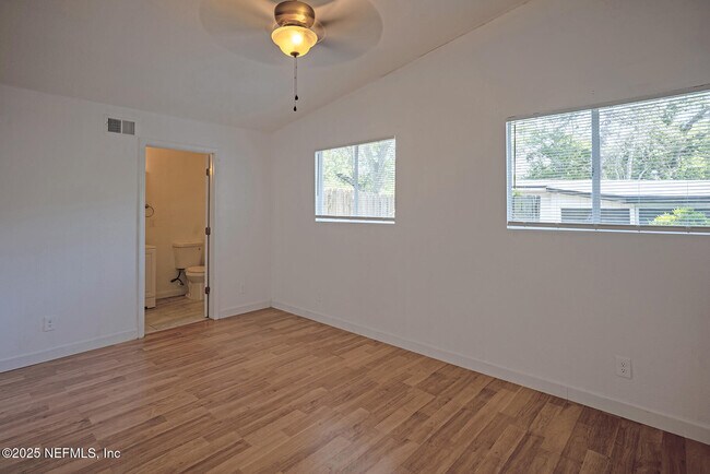 Building Photo - 2565 Burlingame Dr W