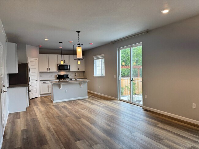 Building Photo - 10848 Hayloft St
