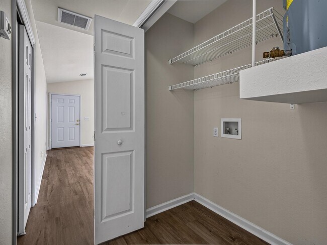 Building Photo - 96 Cochise St