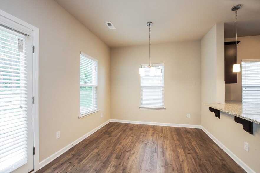 Building Photo - 1130 Rankin Oaks St