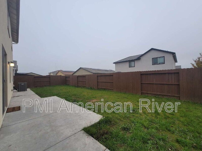 Building Photo - 4033 Haflinger Way