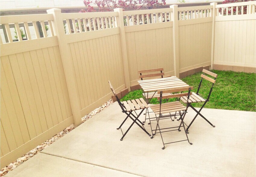 Building Photo - 606 W S Temple St