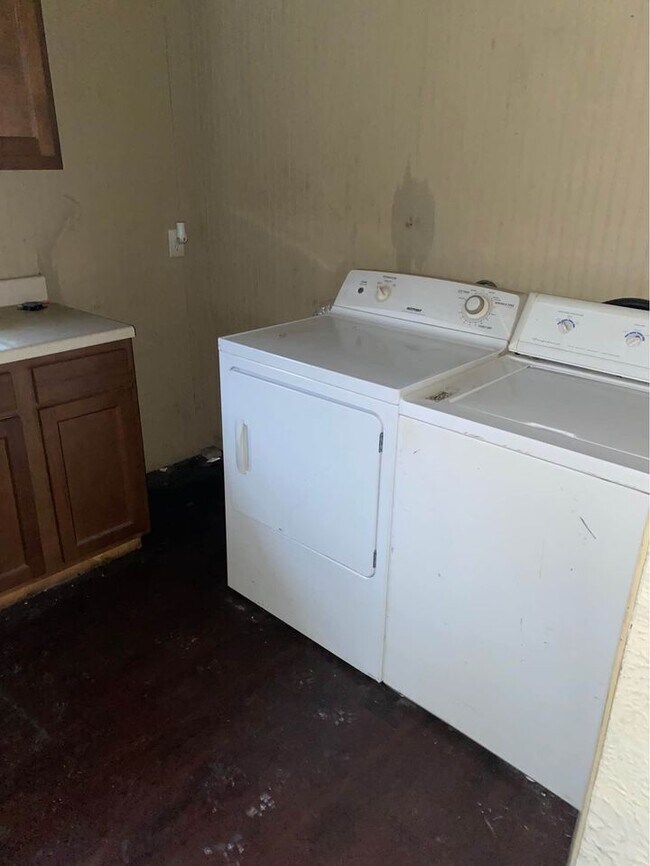 Building Photo - 2138 9th Ave