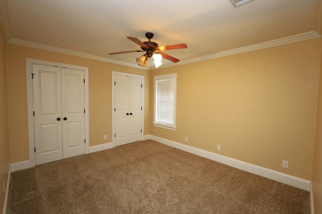 Building Photo - 4383 Kenilworth Cir