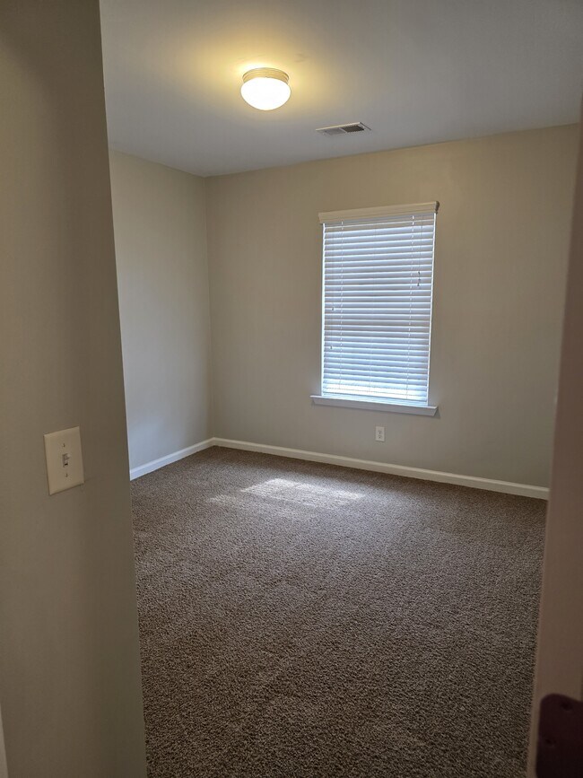 Building Photo - 132 Neva Ave