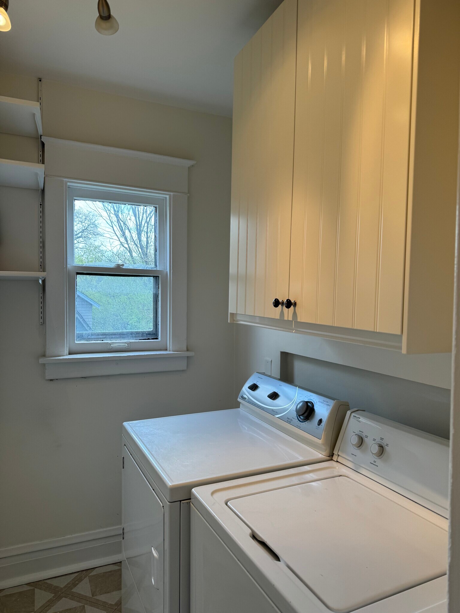 Washer dryer off kitchen - 878 Ash St