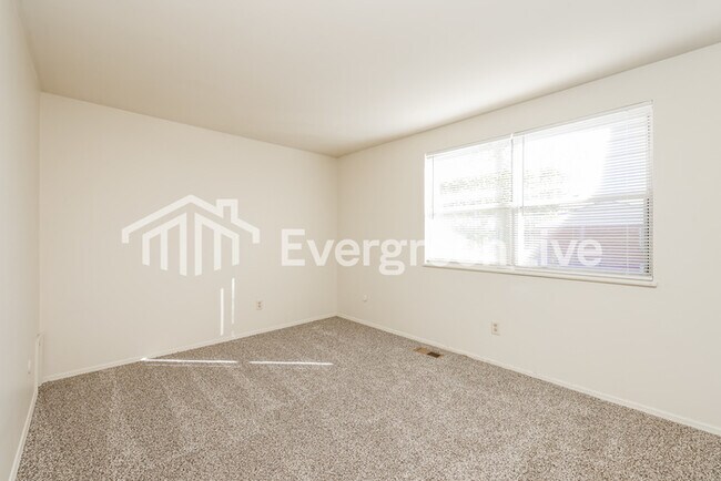 Building Photo - 5871 Taylorsville Rd