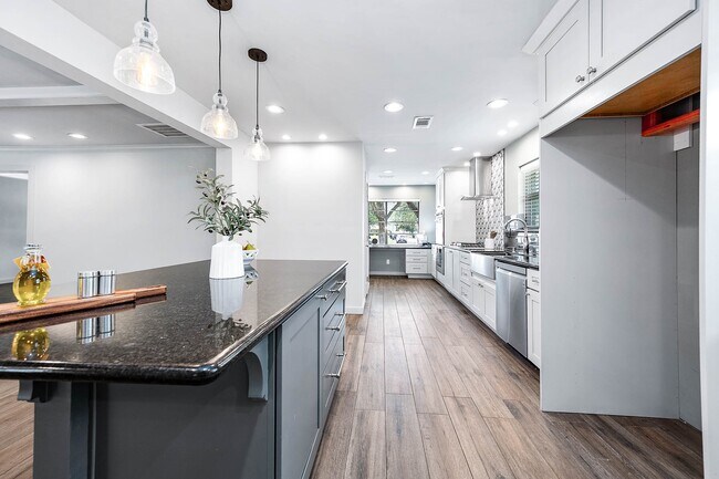 Building Photo - 6030 Warm Springs Rd