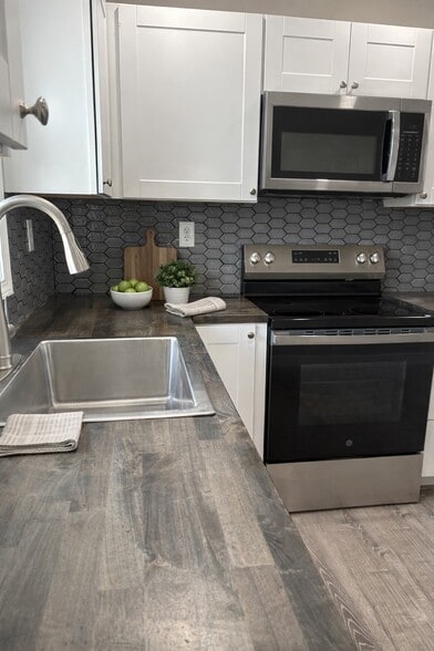 Building Photo - 3140 Springmill West Rd