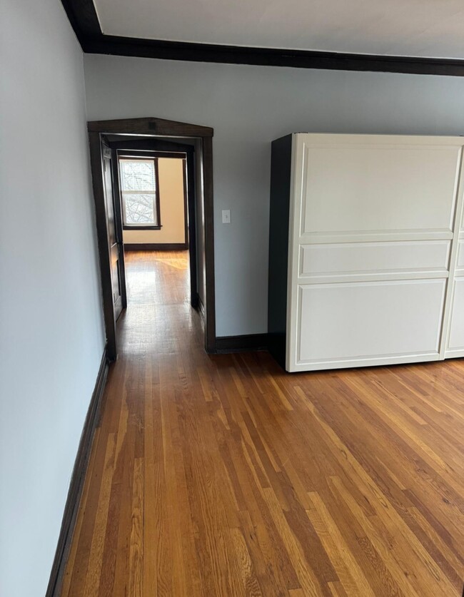 Building Photo - 806 Carpenter Ave