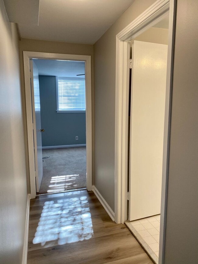 Building Photo - Location Location Location!!! 4bdr/2ba Split Level near Clarksville County Club!!