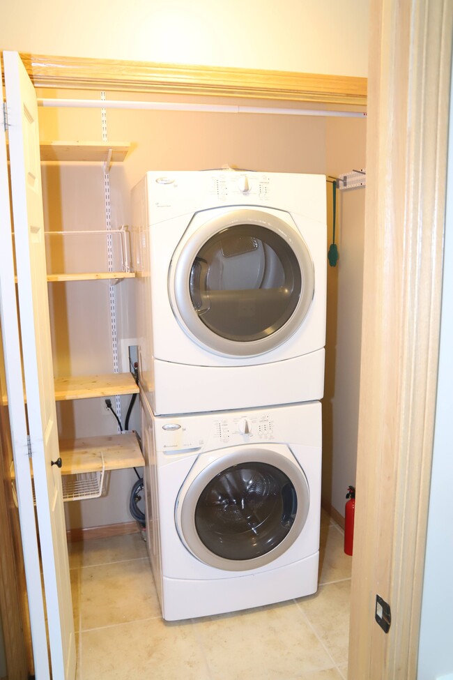 Building Photo - 1160 Winchester Ln