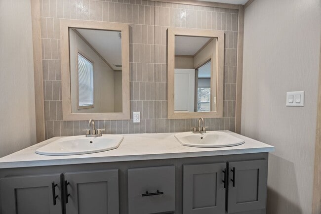 Building Photo - Peaceful 3 Bedroom Rental Home on 1 Acre – Lawn Care Included